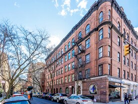 182 W 82nd St in New York, NY - Building Photo