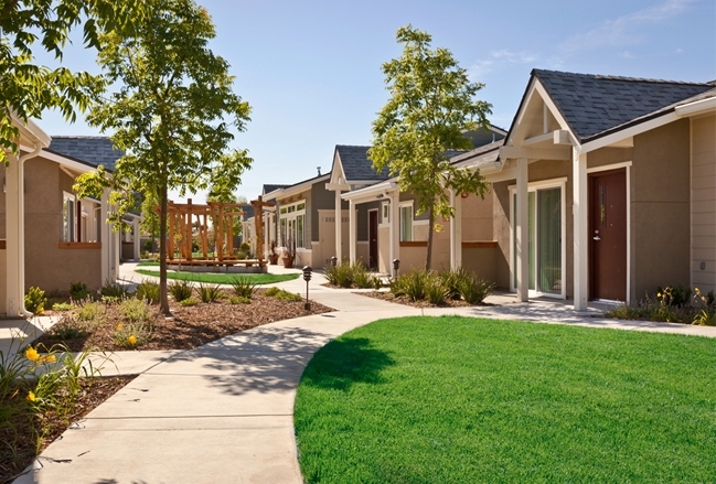 Arbor Court in Fresno, CA - Building Photo