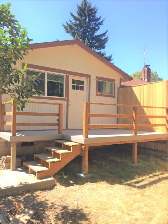 6160 SW 196th Ave in Aloha, OR - Foto de edificio