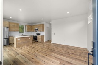 2503 Davis Ave in Carlsbad, CA - Building Photo - Building Photo