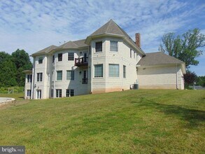 1027 Towlston Rd in McLean, VA - Building Photo - Building Photo