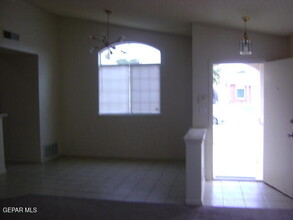 3436 Tierra Cromo Rd in El Paso, TX - Building Photo - Building Photo