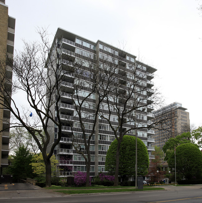 Kenair Apartments in Toronto, ON - Building Photo - Building Photo