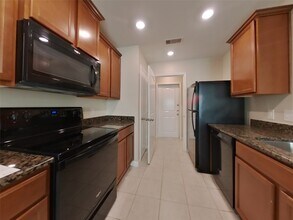 821 Painted Bison Dr in La Marque, TX - Building Photo - Building Photo