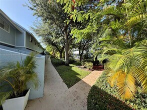 798 Crandon Blvd in Miami, FL - Building Photo - Building Photo