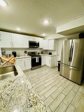 6980 Ruth Way, Unit Fully Furnished 2-Bedroom in Denver, CO - Foto de edificio - Building Photo