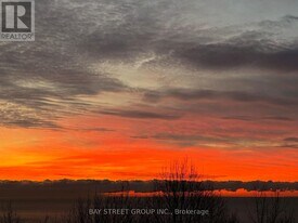 11 Redland Crescent W in Toronto, ON - Building Photo