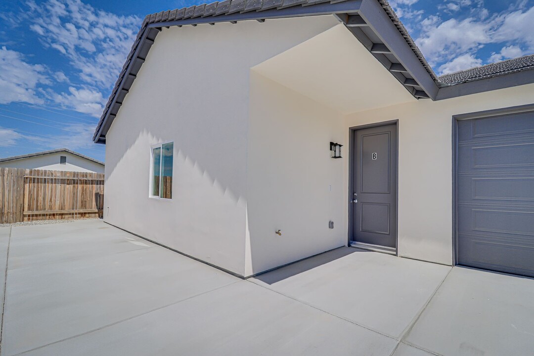 5216 Hawkwatch Ln in Bakersfield, CA - Building Photo