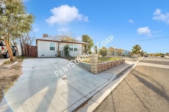 1040 Flora St in Barstow, CA - Building Photo - Building Photo