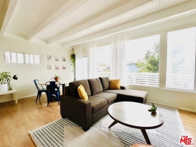 134 Montreal St in Los Angeles, CA - Building Photo - Building Photo