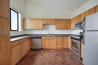 911 Keith Ln, Unit 15 in Austin, TX - Foto de edificio - Building Photo