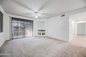 705 W Queen Creek Rd in Chandler, AZ - Foto de edificio - Building Photo