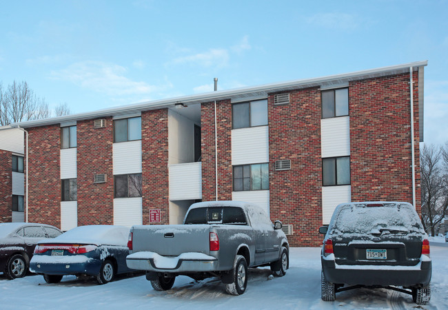 Fairview Apartments in Willmar, MN - Building Photo - Building Photo