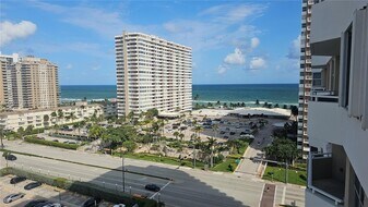 1985 S Ocean Dr, Unit 10H in Hallandale Beach, FL - Building Photo
