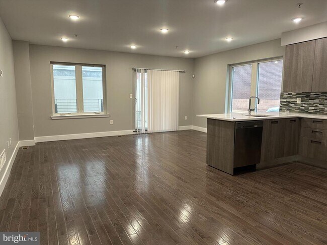 914 N 16th St in Philadelphia, PA - Building Photo - Building Photo
