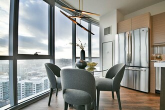 17 S Halsted St in Chicago, IL - Foto de edificio - Building Photo