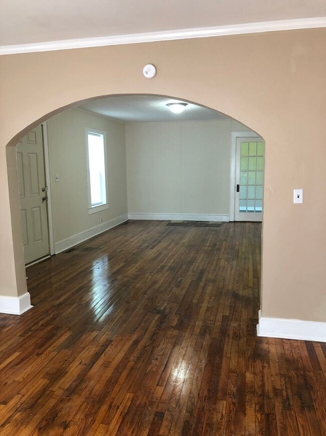 property at 1204 Tunnel Blvd