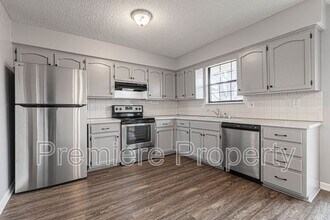 604 NE Mimosa Dr in Lee's Summit, MO - Building Photo - Building Photo