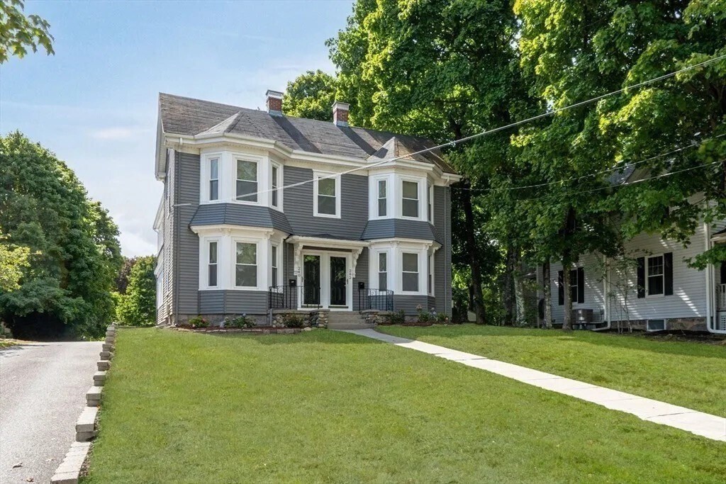 240 Dale St in Waltham, MA - Foto de edificio