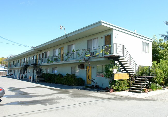 4035 Pacheco Blvd in Martinez, CA - Foto de edificio - Building Photo