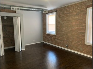 7750 S Essex Ave, Unit Unit 102 in Chicago, IL - Building Photo - Building Photo