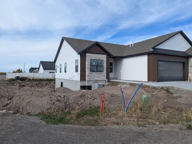 686 S Cutler Ave in Sugar City, ID - Building Photo - Building Photo