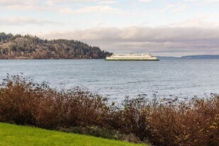 12420 NE Brigantine Ct in Kingston, WA - Building Photo