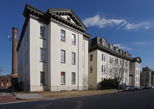 Carver Hall Apartments in Baltimore, MD - Foto de edificio - Building Photo