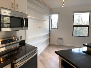 2700 4th Ave, Unit 406 in Seattle, WA - Building Photo - Building Photo