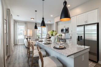 Pilot & Park in Savannah, GA - Foto de edificio - Interior Photo