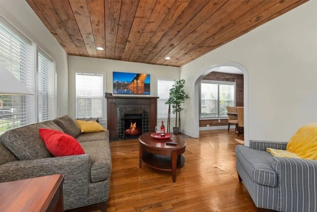 property at 3016 Isabella St