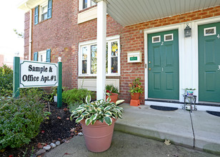 Walnut Bay Apartments in Toms River, NJ - Foto de edificio - Building Photo