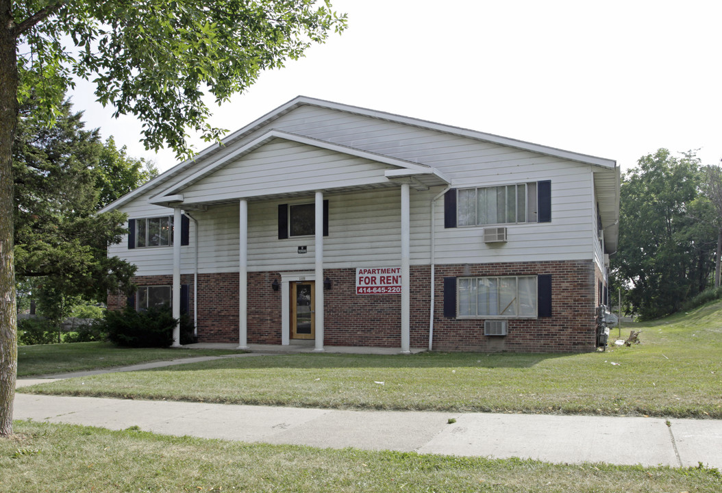 1608 S 23rd St in Milwaukee, WI - Building Photo