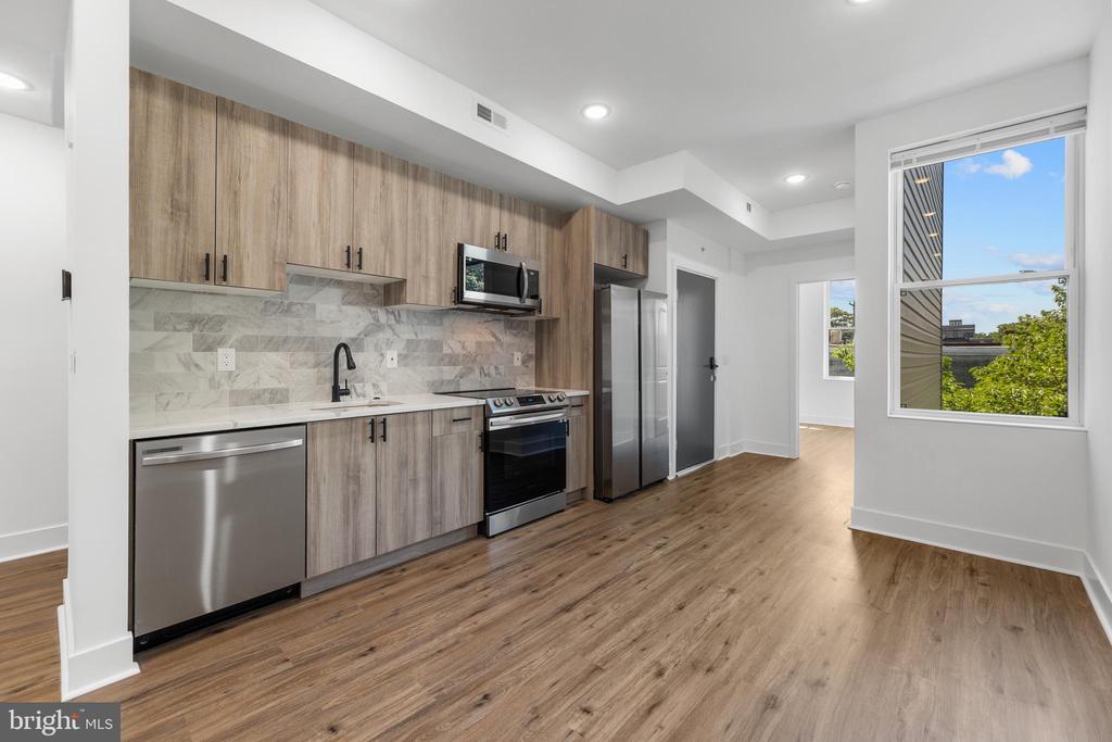 3934 W Girard Ave in Philadelphia, PA - Building Photo