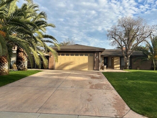 6704 Columbia Ln in Bakersfield, CA - Building Photo - Building Photo