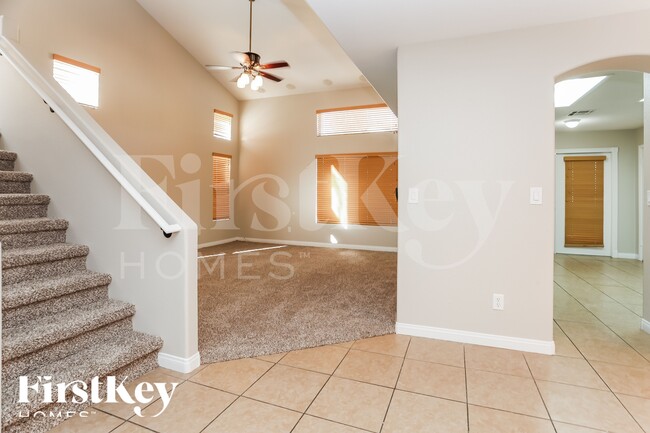 8108 Exploration Ave in Las Vegas, NV - Foto de edificio - Building Photo