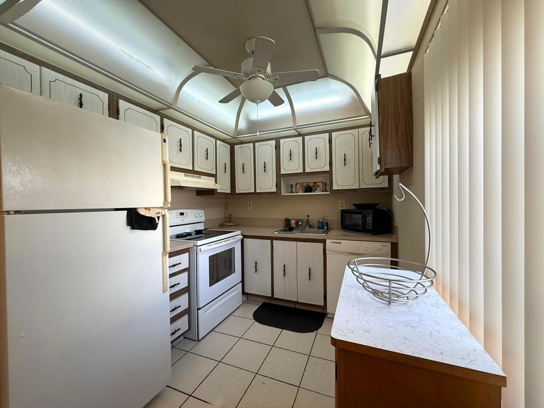 894 Flanders S in Delray Beach, FL - Building Photo