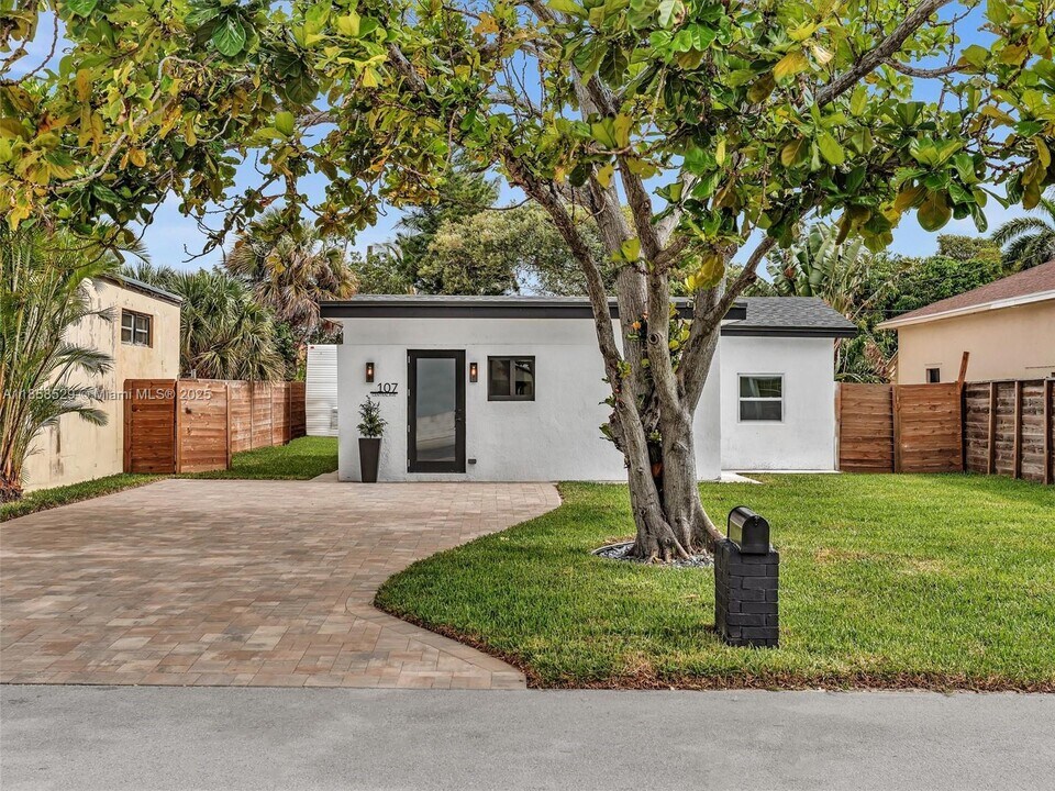 107 Central Ave in Delray Beach, FL - Building Photo