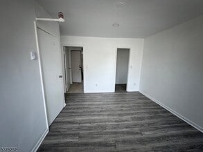 275 Main St, Unit 4 in Paterson, NJ - Building Photo - Building Photo