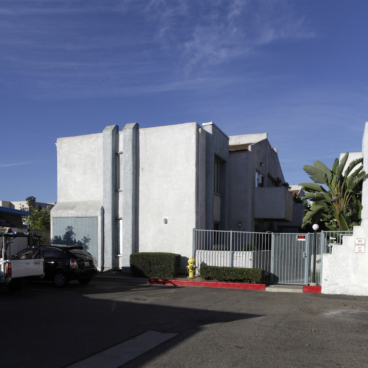 El Pueblo Apartments in Anaheim, CA - Building Photo