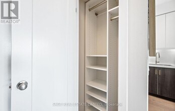 8-528 Fieldway Rd in Toronto, ON - Building Photo - Building Photo