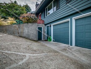 3235 SW Gale Ave in Portland, OR - Building Photo - Building Photo