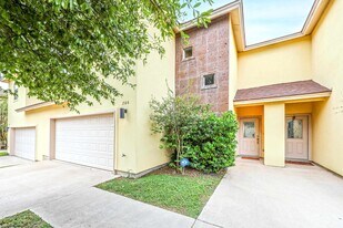 10510 Sandia Dr in Laredo, TX - Building Photo