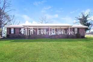 820 Ridge Ln Dr in Bessemer, AL - Building Photo