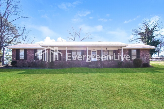 property at 820 Ridge Ln Dr