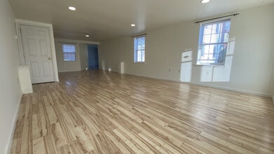 1294 N Mountain Rd in Harrisburg, PA - Foto de edificio - Building Photo