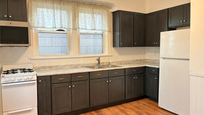 12 Delaware Ter, Unit 2nd floor