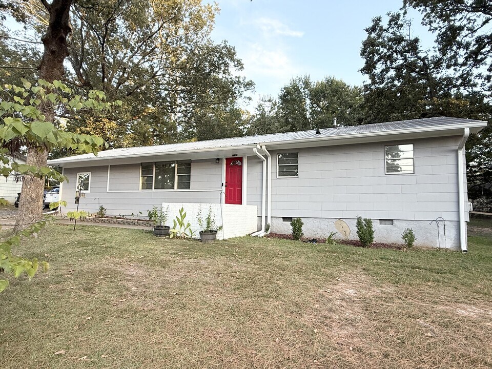 3251 Crafton St in Pearl, MS - Foto de edificio