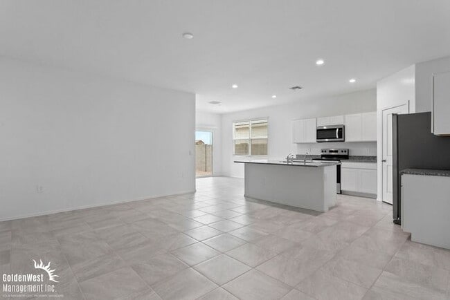 1361 W Hess Ave in Coolidge, AZ - Building Photo - Building Photo