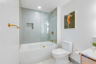 601 NE 1st Ave in Miami, FL - Building Photo - Building Photo
